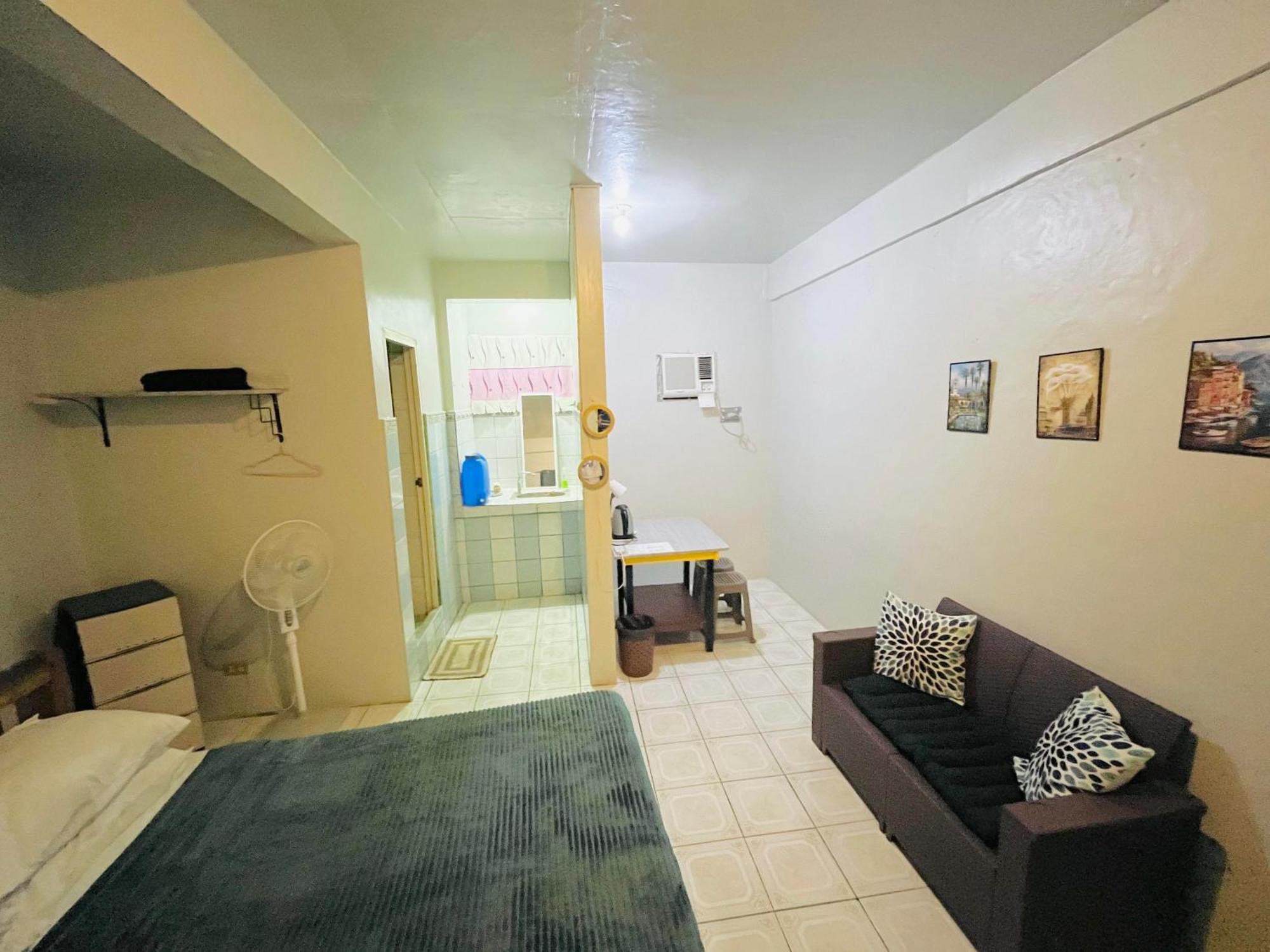 The Studio Byhome Puerto Princesa Buitenkant foto