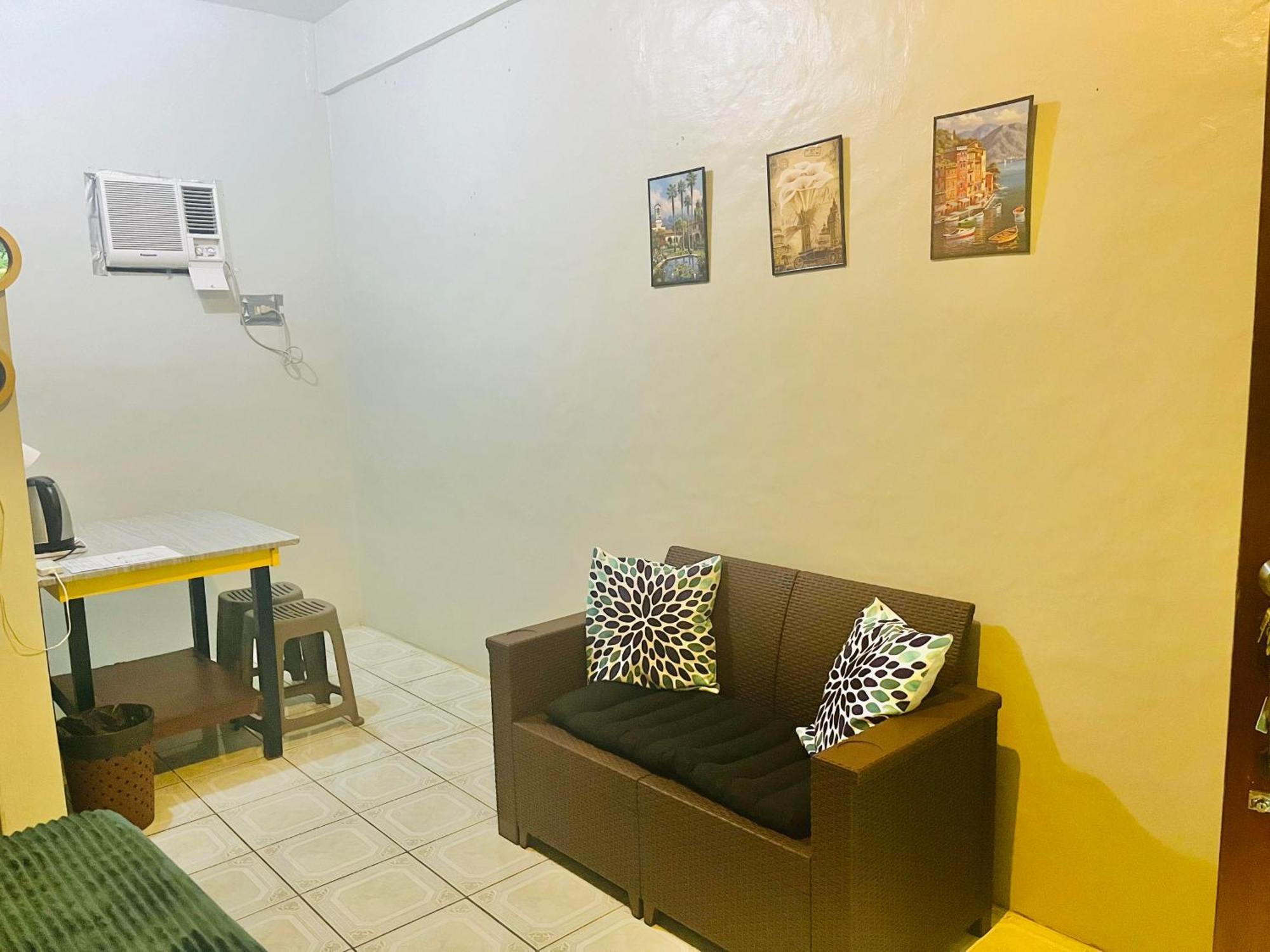 The Studio Byhome Puerto Princesa Buitenkant foto